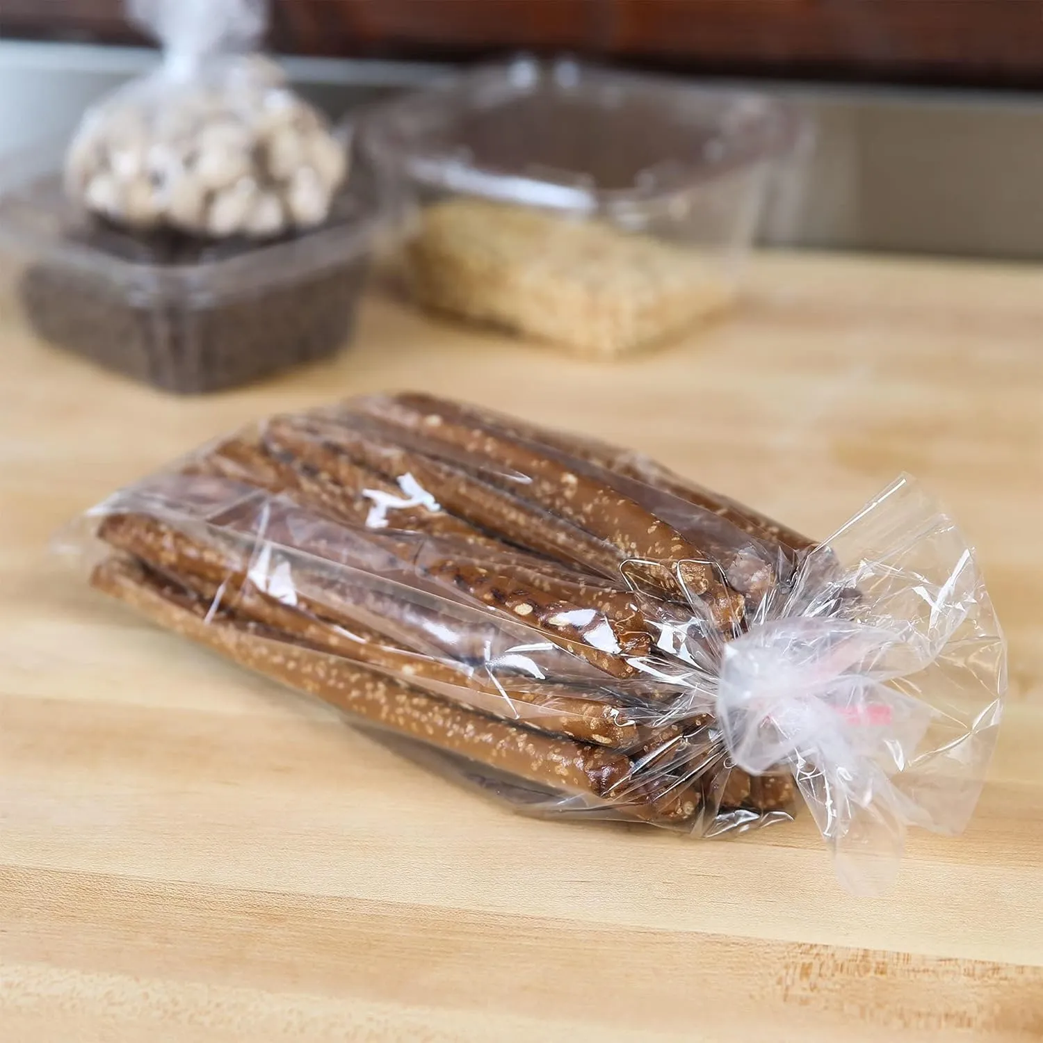 APQ Clear Gusseted Poly Bags, 8 x 4 x 20 Inch. Pack of 100 Gusseted Plastic Bags 1 Mil Thick for Favors with Open Top. Clear Plastic Bags for Packaging Cookies, Popcorn, Candies, Homemade Bread