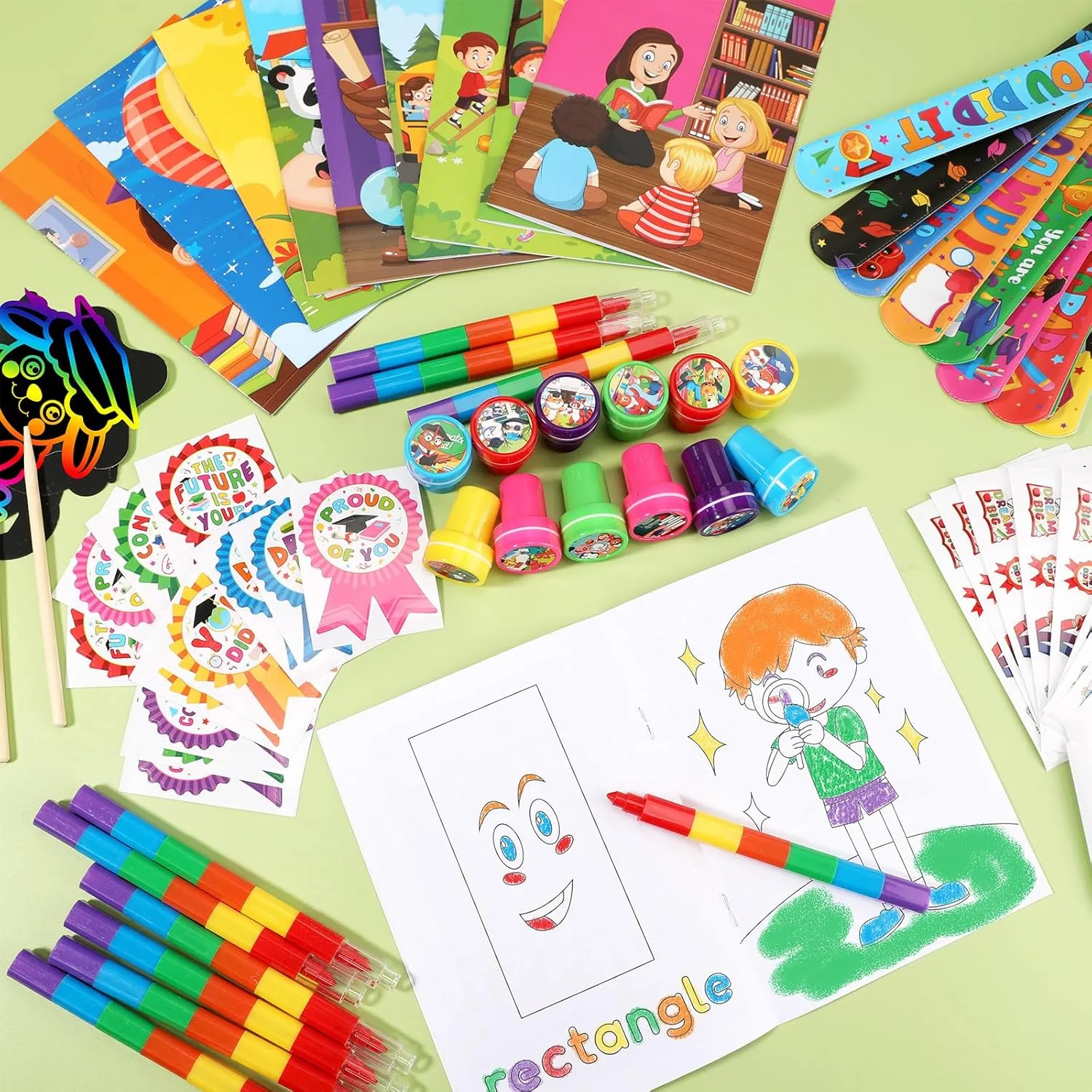 BenLouis 192 Pcs Graduation Party Favors for Kids Preschool Kindergarten Classroom Gifts Prize Coloring Books Set Bulk for Students Congrats Grad Goodie Bags Stuffers（Graduation Hat）