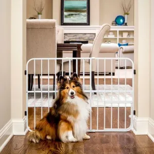 Carlson Tuffy Expandable Gate With Pet Door