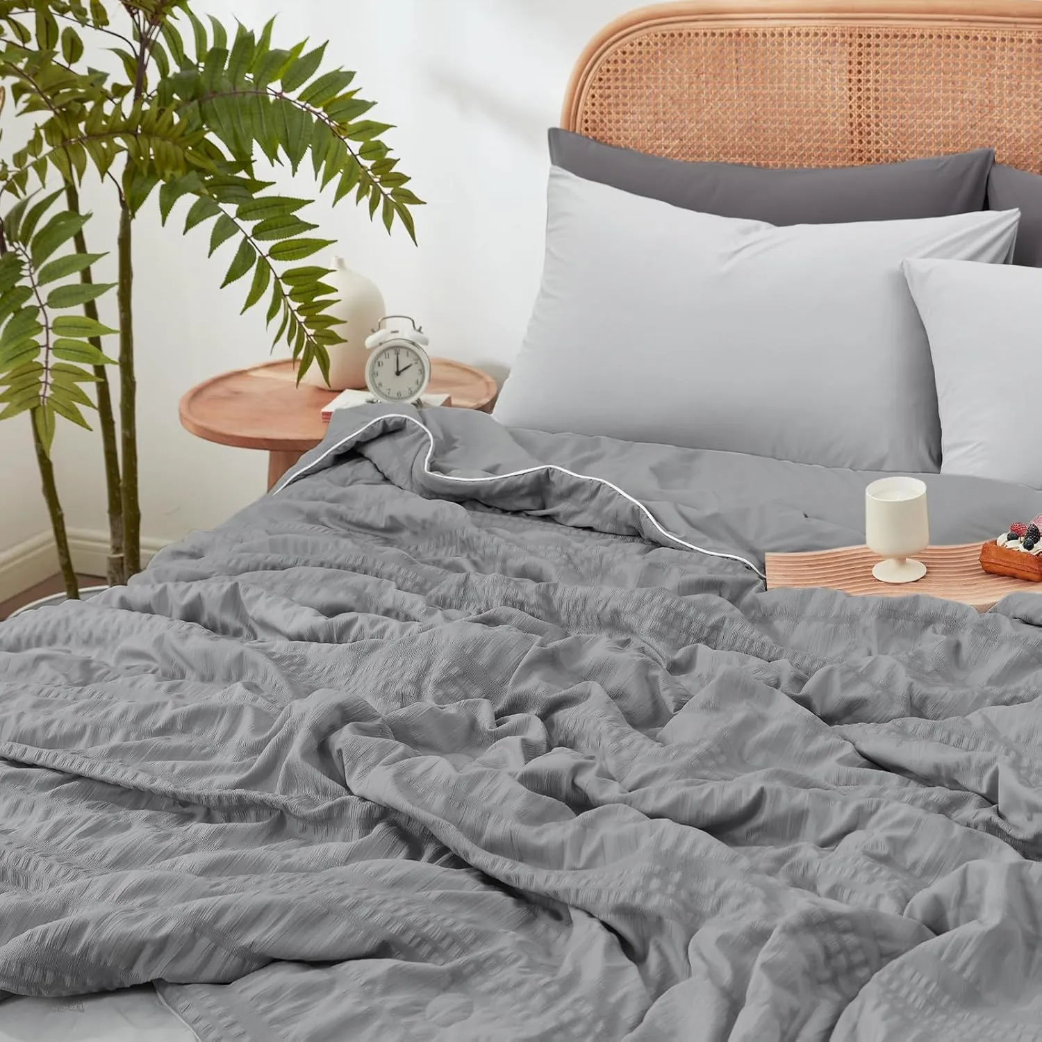 Cozy Bliss Seersucker Cooling Comforter Queen Size, Q-Max 0.4 Reversible Lightweight Cooling Blanket, Breathable Silk Smooth Summer Bedding Quilt for Hot Sleepers Night Sweats Dark Grey