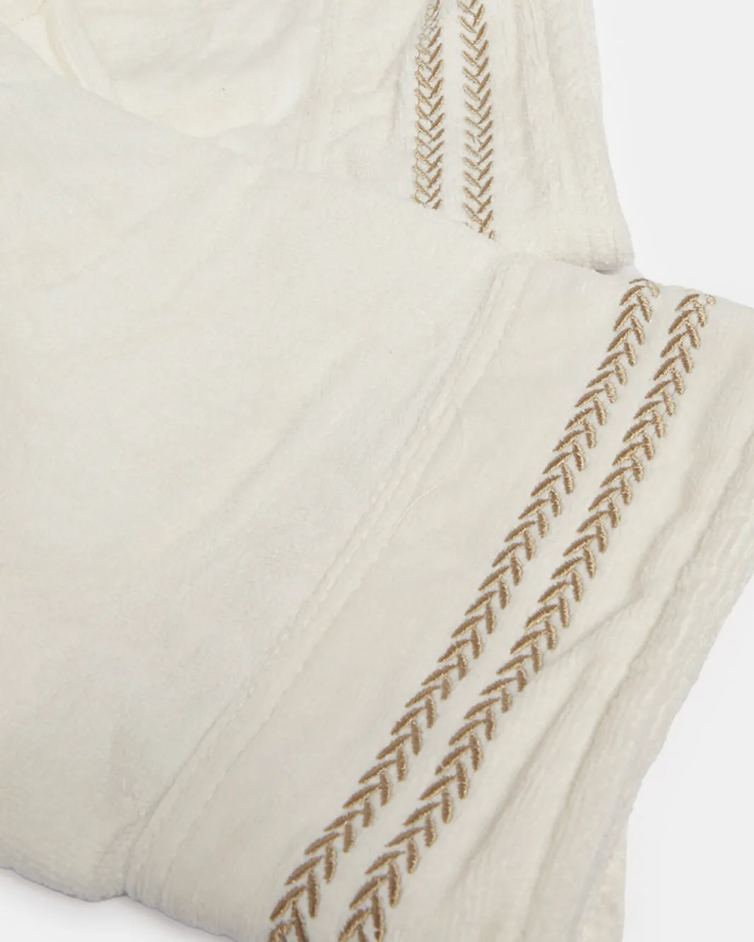 Cream Embroidery Shawl Bathrobe (Medium)