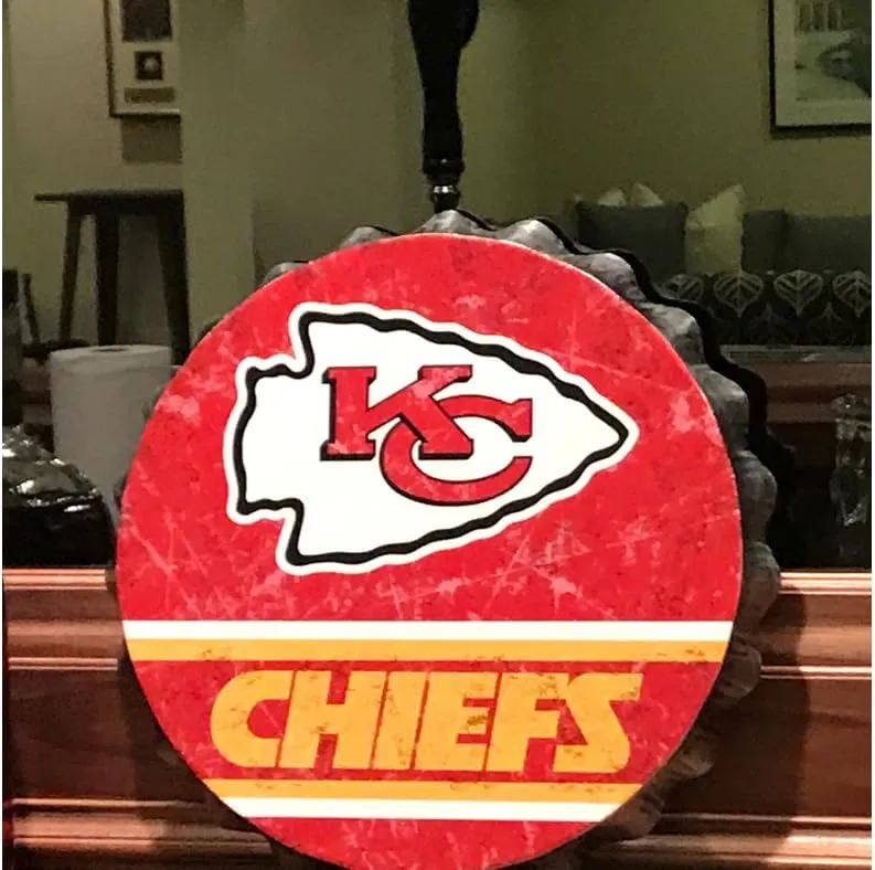 FOCO Kansas City Chiefs Metal Distressed Bottlecap Wall Sign – Limited Edition Chiefs Sign – Represent The NFL, AFC and Show Your Team Spirit with Officially Licensed Kansas City Football Fan Gear