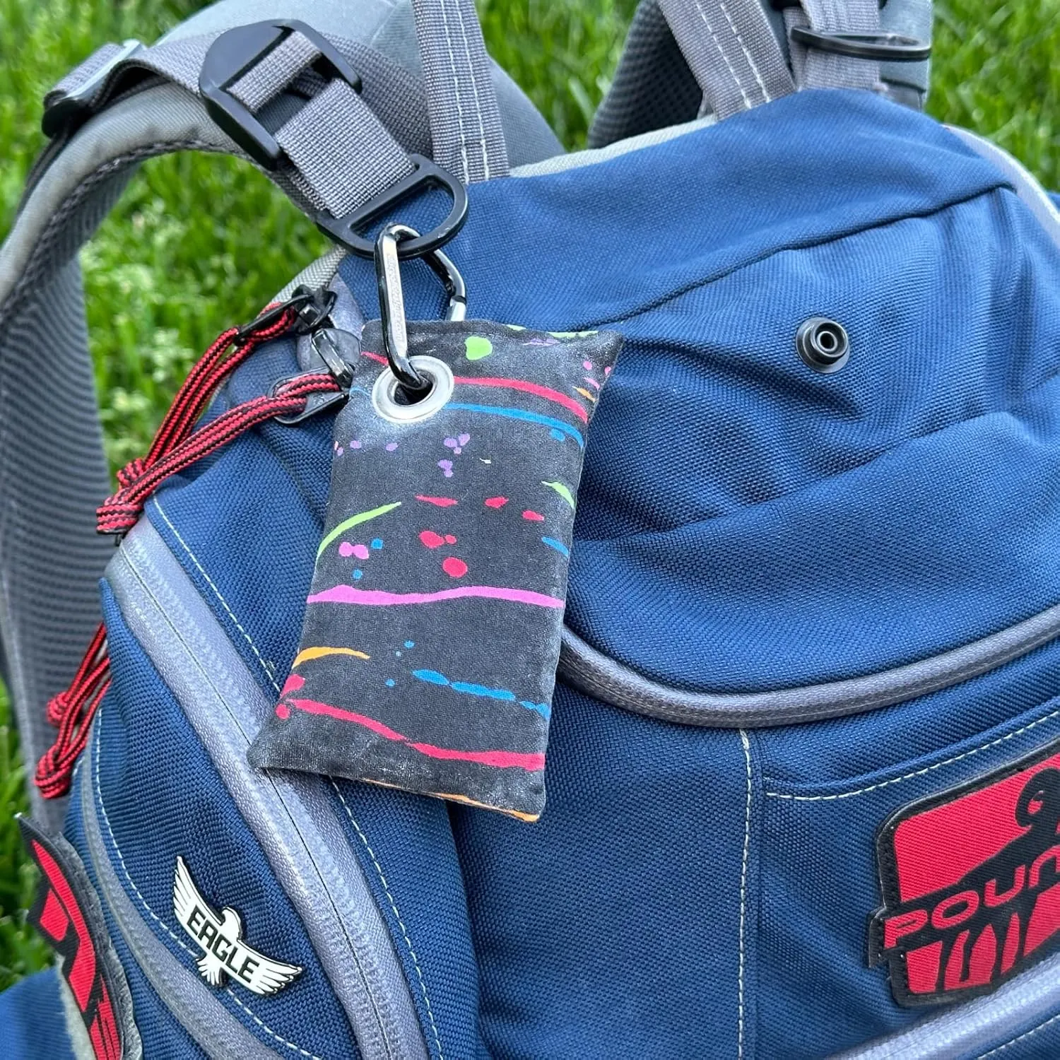 HYZER HOUND DISCS Disc Golf Chalk Bag | Dry Your Hands in the Heat of Summer | Attaches to Bag with a Carabiner | Improve Your Hand Grip for Consistency | Essential Disc Golf Accessories | Chalk