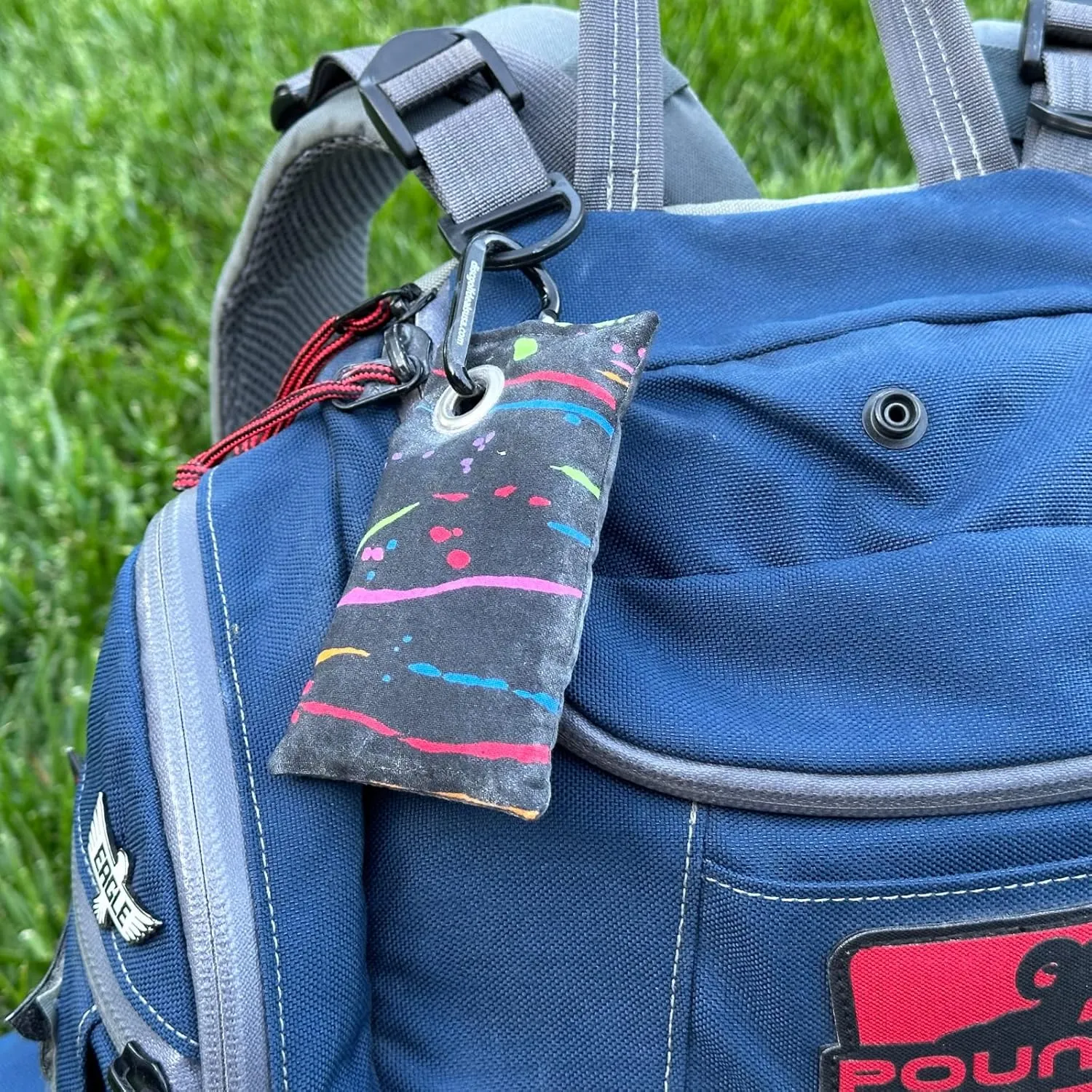 HYZER HOUND DISCS Disc Golf Chalk Bag | Dry Your Hands in the Heat of Summer | Attaches to Bag with a Carabiner | Improve Your Hand Grip for Consistency | Essential Disc Golf Accessories | Chalk