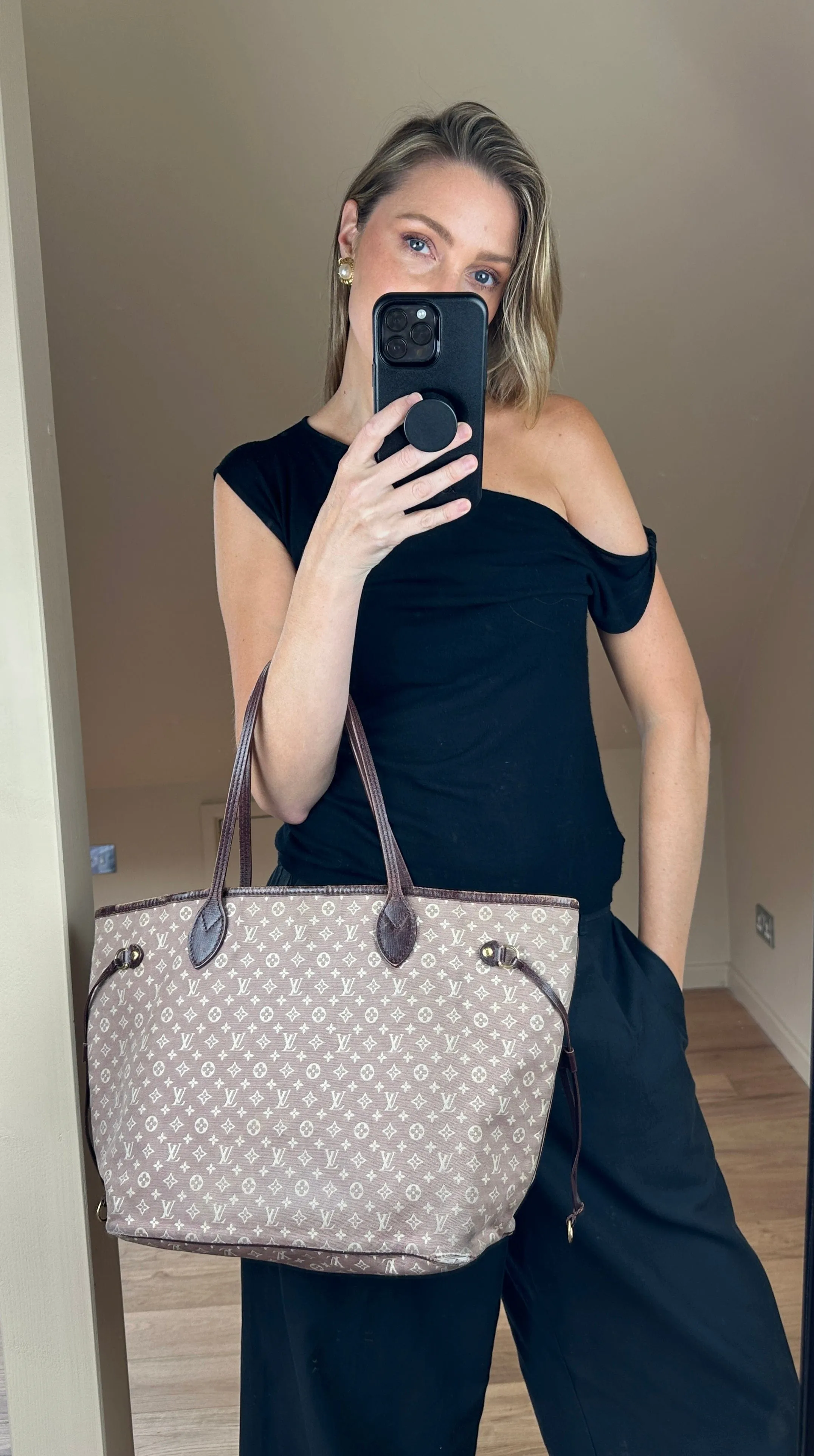 Louis Vuitton Neverfull MM in Burgundy Monogram Canvas