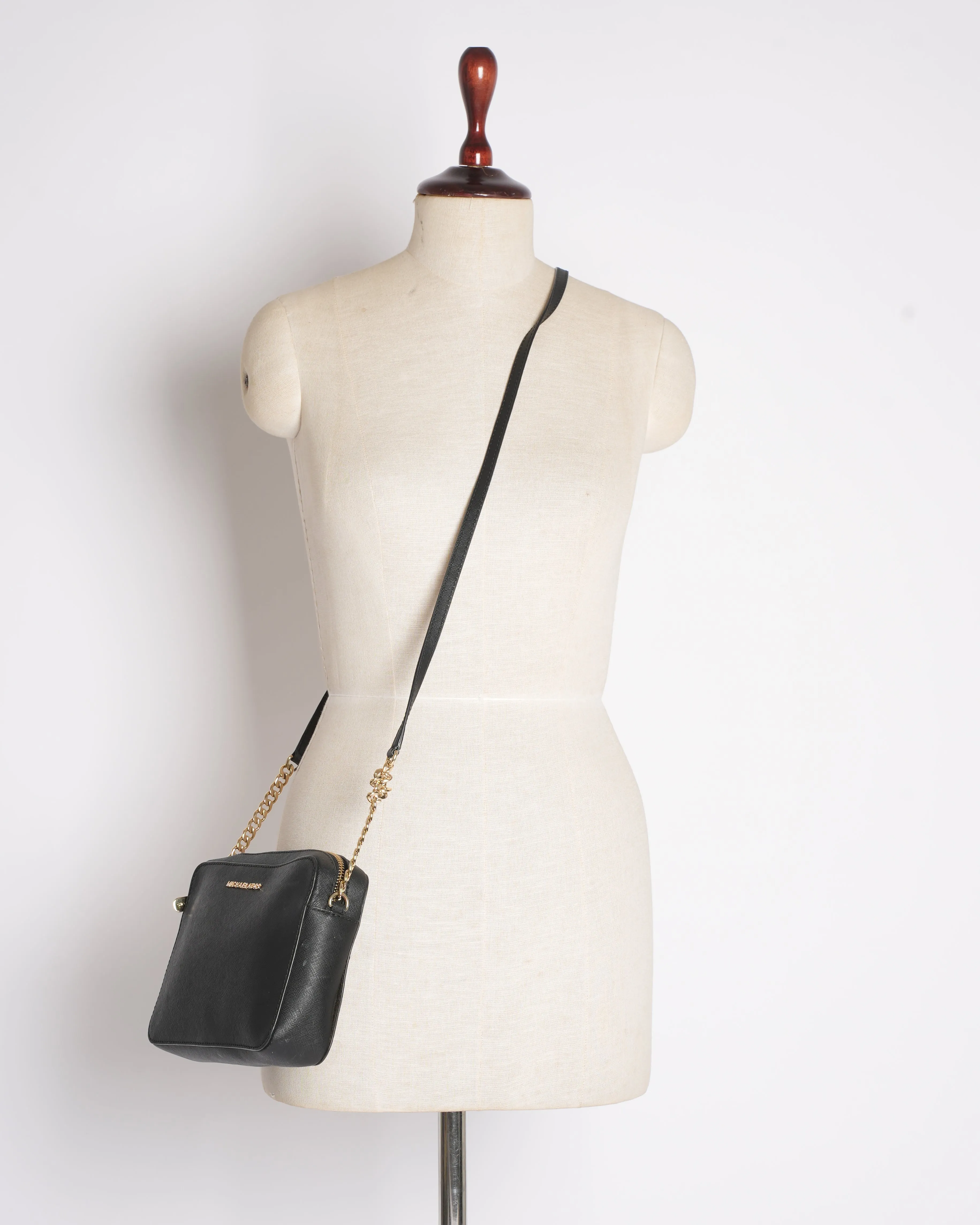 Michael Kors Solid Jet Set Crossbody in Black