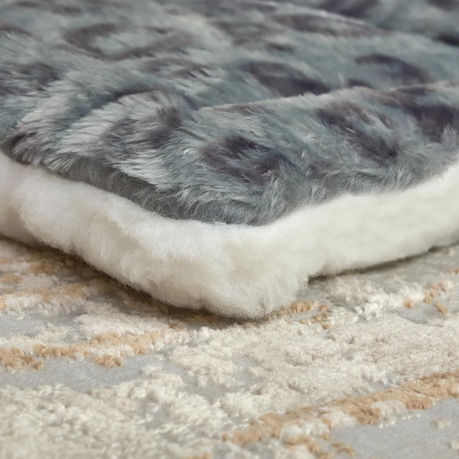 MidWest Homes for Pets Reversible Pet Bed; Machine Washable; Great for Medium Dog Breeds; Spotted Gray; 30"; 40230-FVGYS