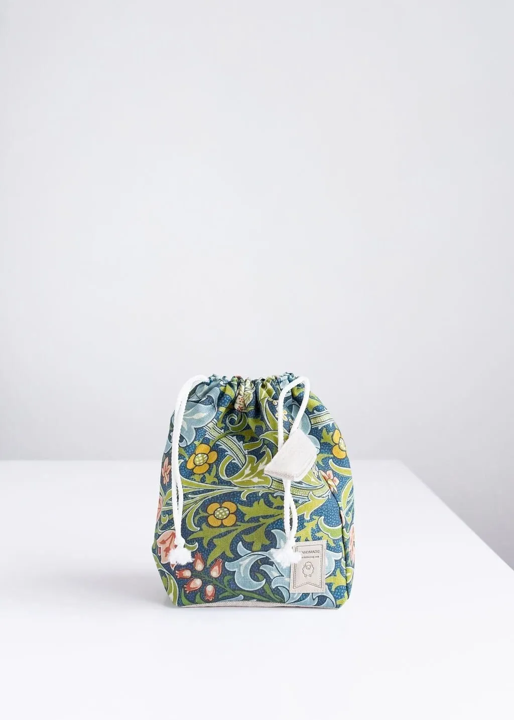 Project Bag. Small bag. Special KnitterBag design. Bag inspired by William Morris, Golden Lily print