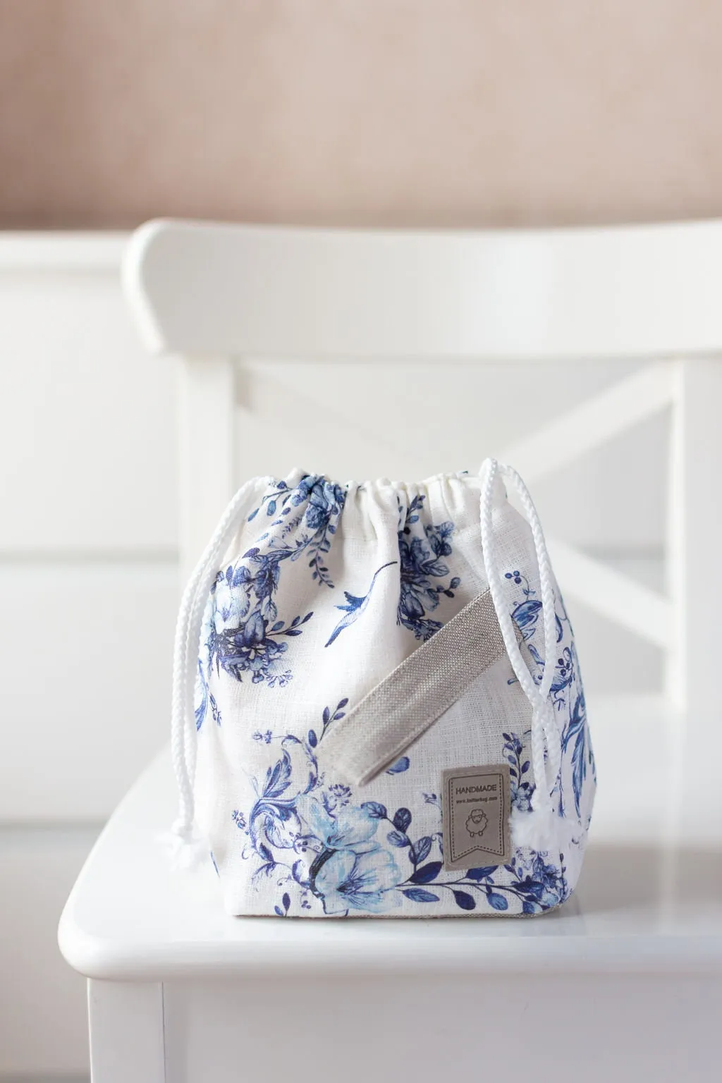 Project Bag. Small. Special KnitterBag design. Toile de jouy Linen pattern print.