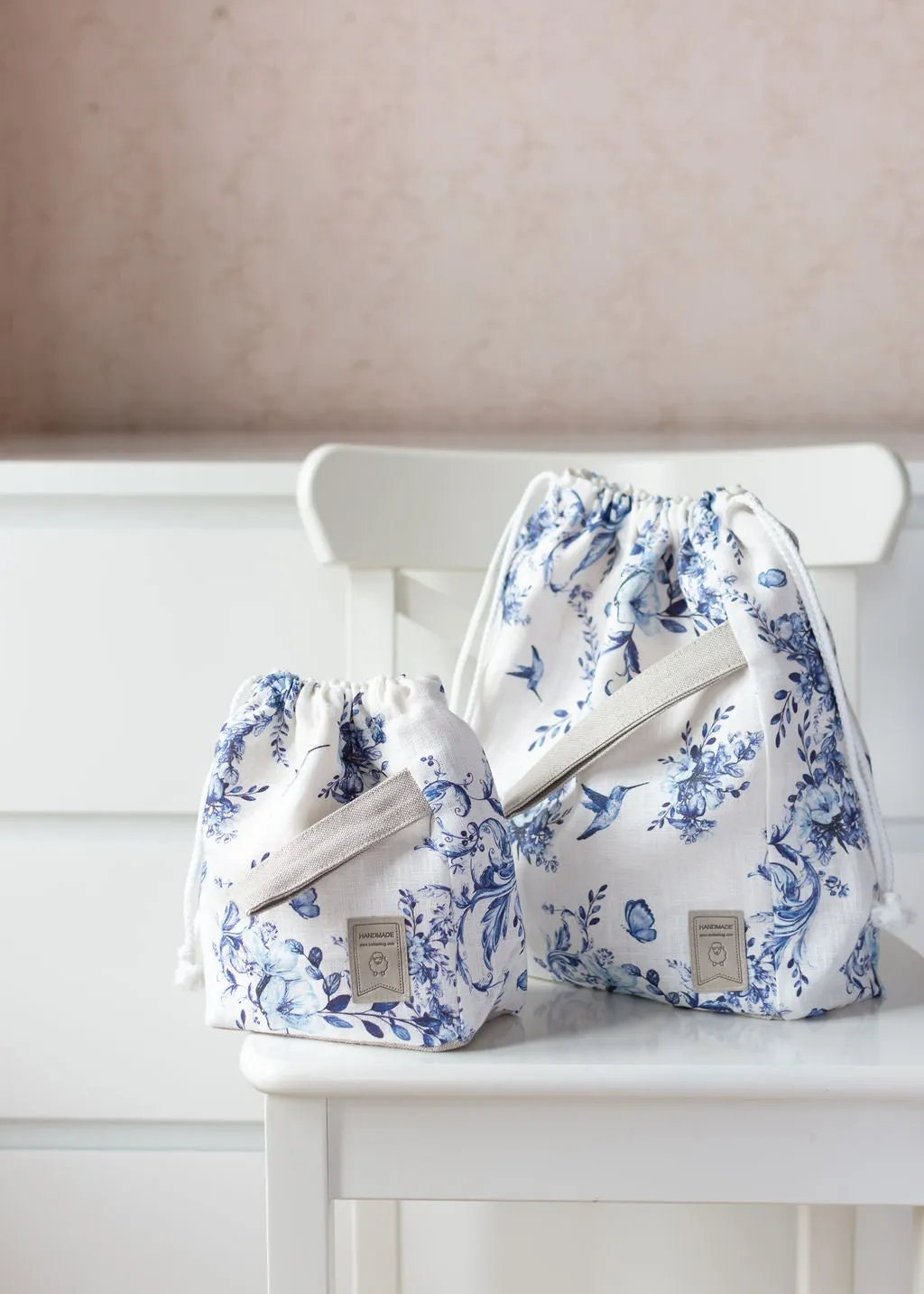 Project Bag. Small. Special KnitterBag design. Toile de jouy Linen pattern print.
