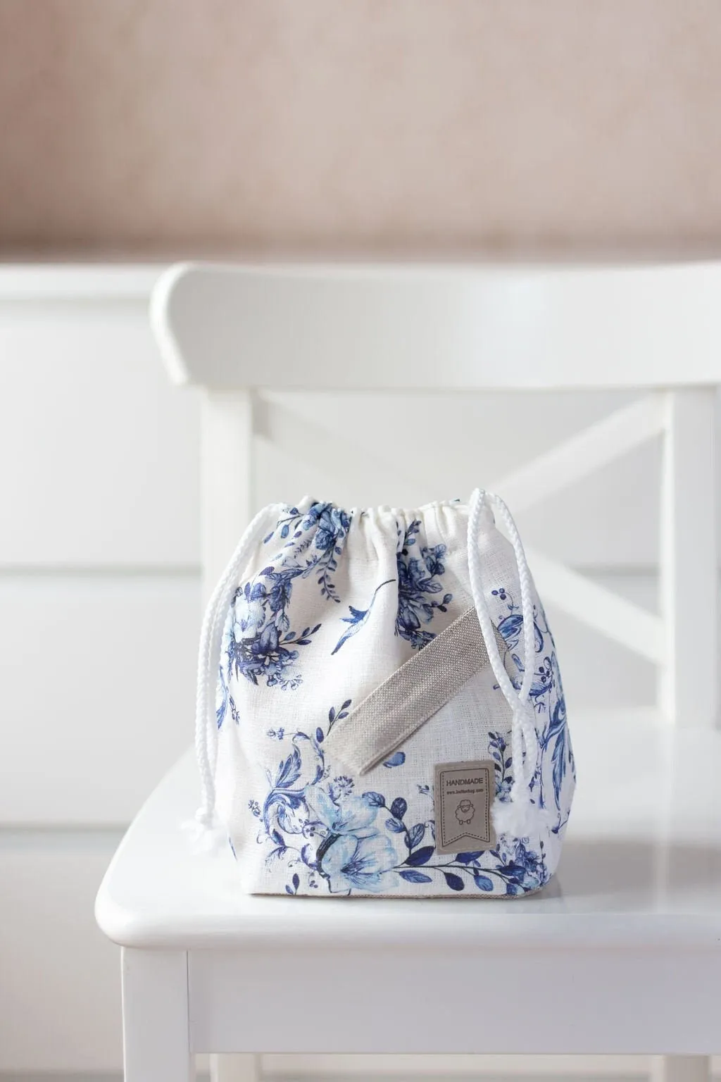 Project Bag. Small. Special KnitterBag design. Toile de jouy Linen pattern print.