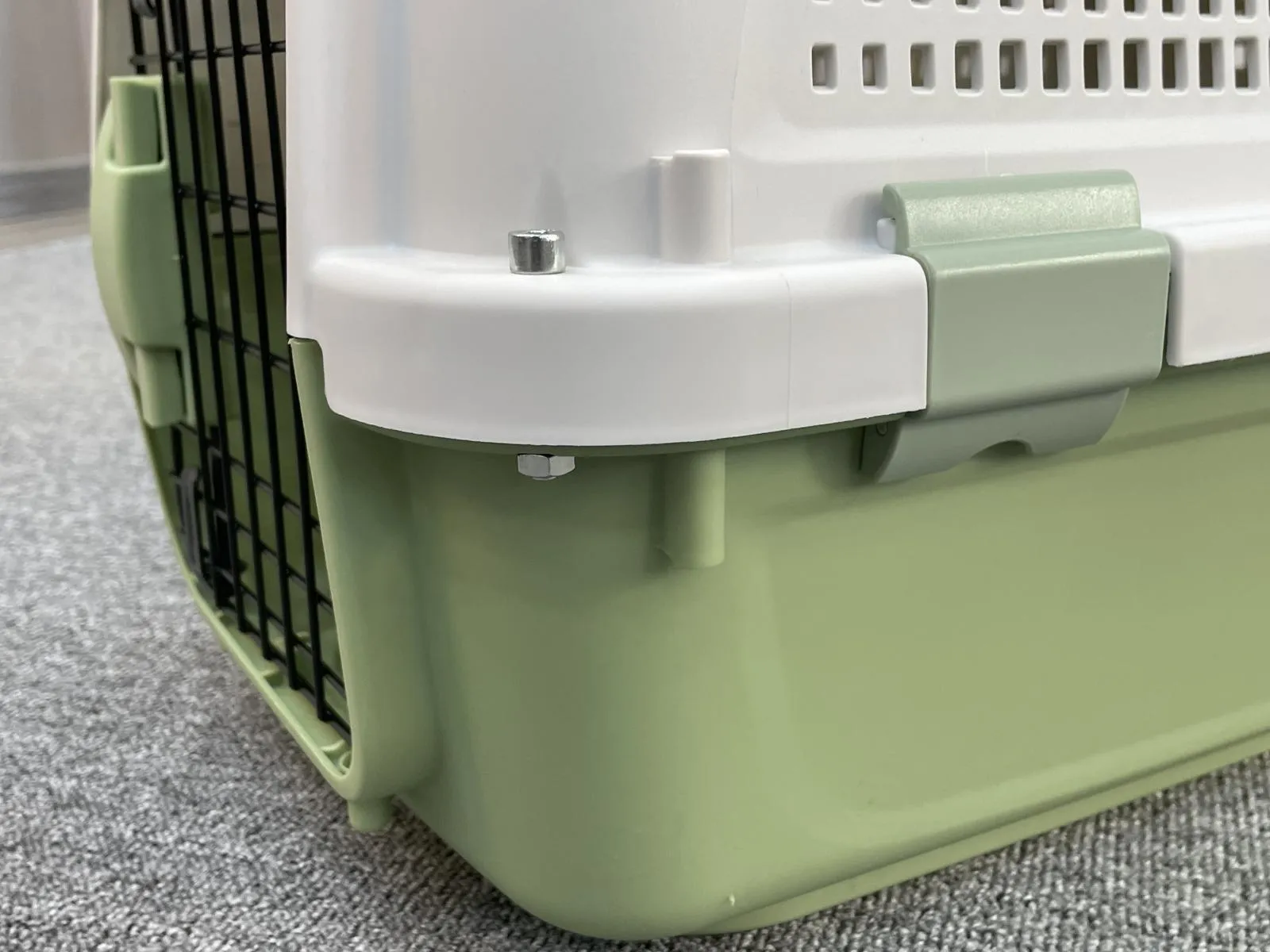 Small Pet Crate For Your Pets in Green Colour