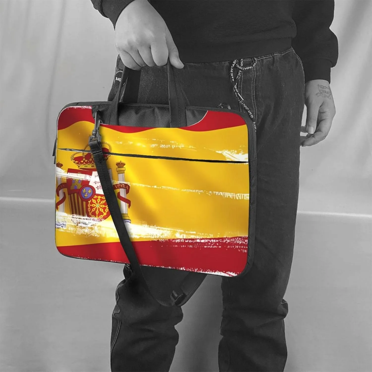 Spain Flag Laptop Shoulder Bag,# Ultra Slim And Portable, With Padded Shoulder Strap And Handleã€‚