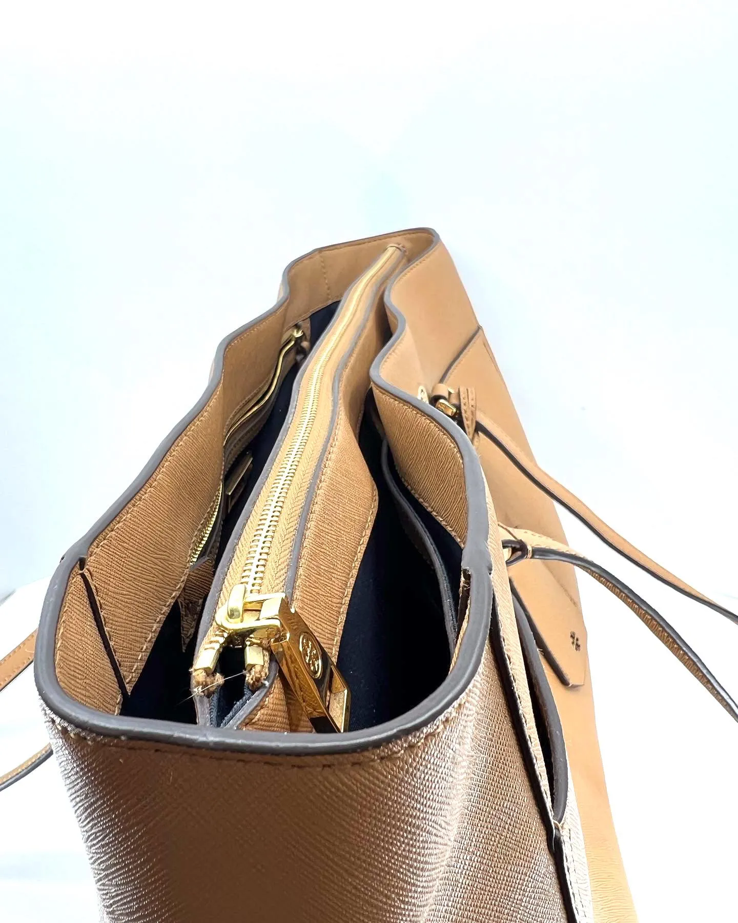 TORY BURCH ROBINSON CAMEL SAFFIANO LEATHER TOTE