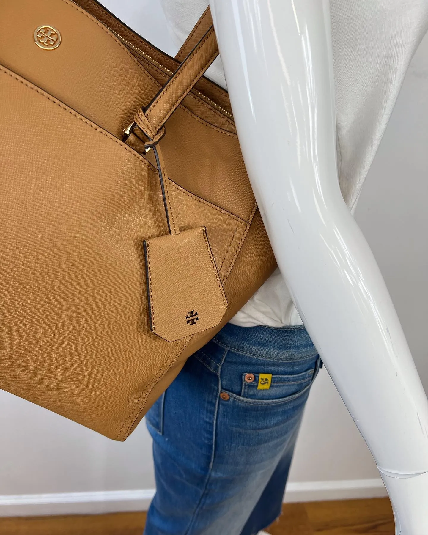 TORY BURCH ROBINSON CAMEL SAFFIANO LEATHER TOTE