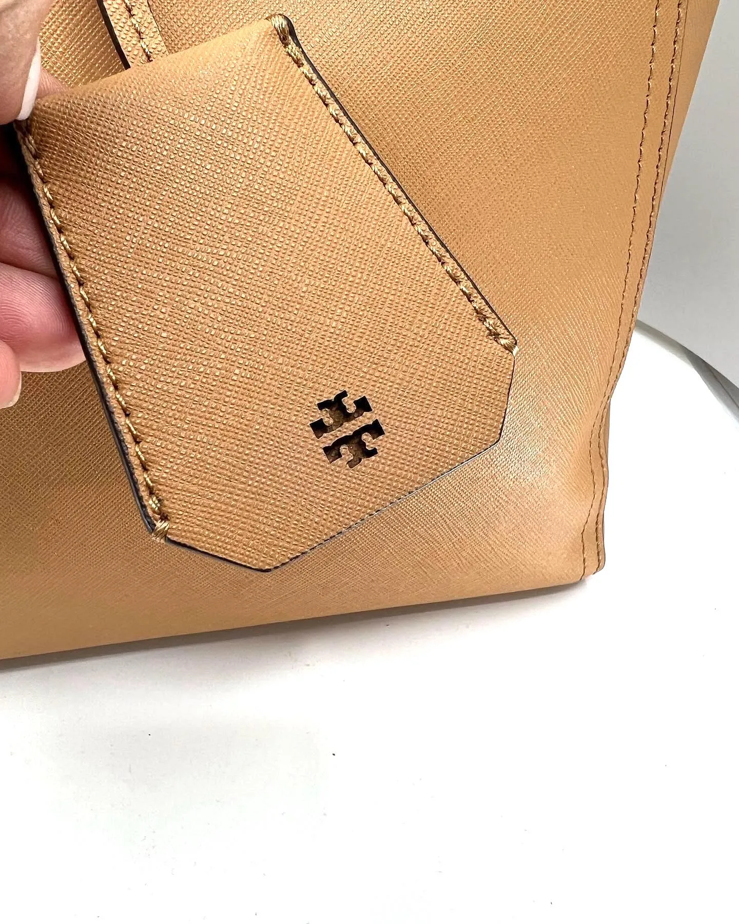 TORY BURCH ROBINSON CAMEL SAFFIANO LEATHER TOTE