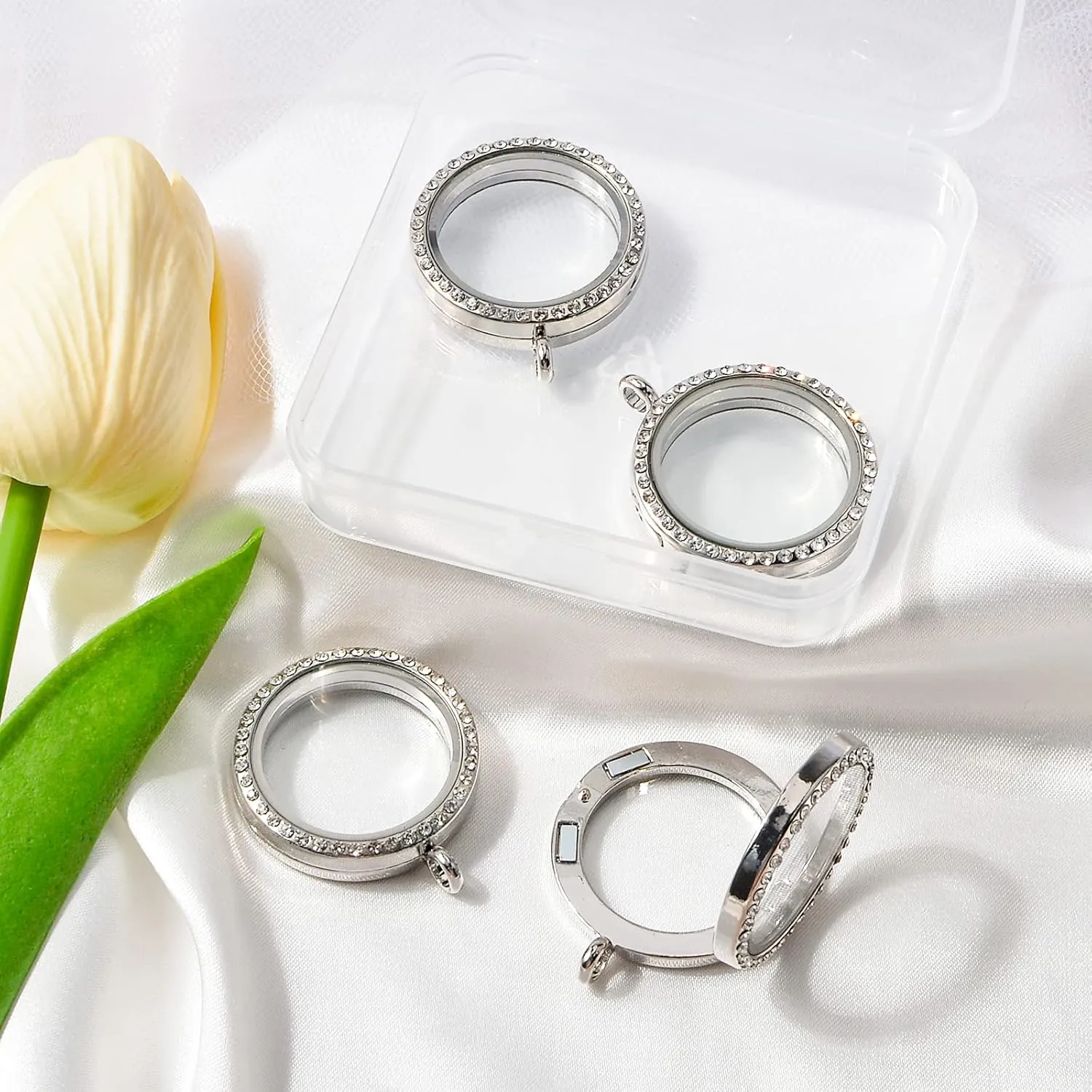 WANDIC Rhinestone Photo Charm, 4 Pcs Silver Round Wedding Bouquet Photo Charms Crystal Photo Pendant Double Sided Memory Lockets for Pictures